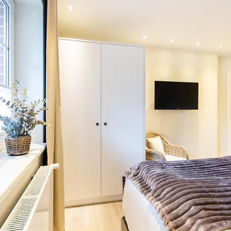 Neptuns Garden Apartament *